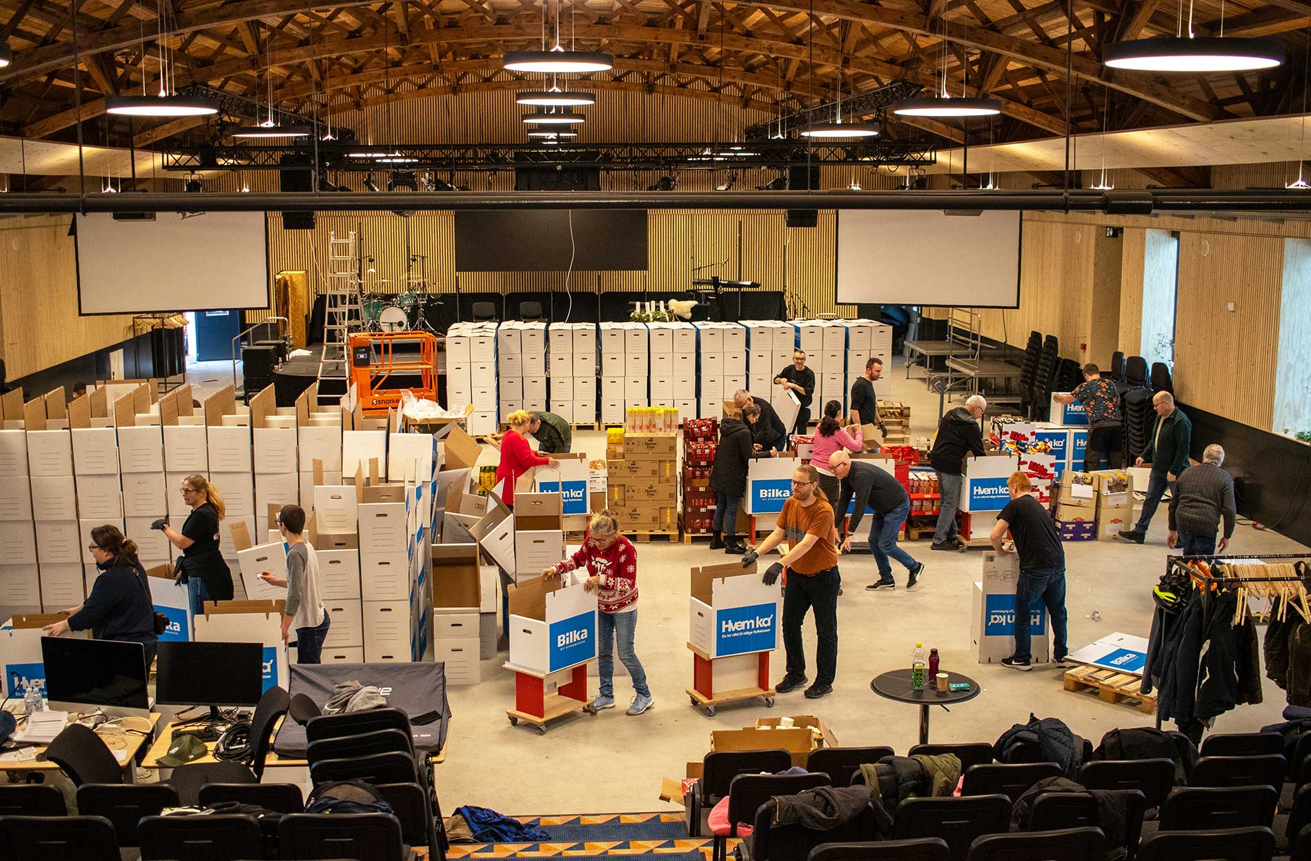 Mission Julepakke har siden 2010 uddelt julekasser til trængte familier i Herning og omegn